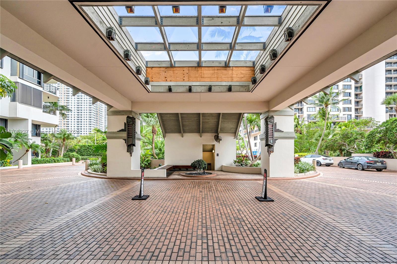 520 Brickell Key Dr Unit: A-BH25
