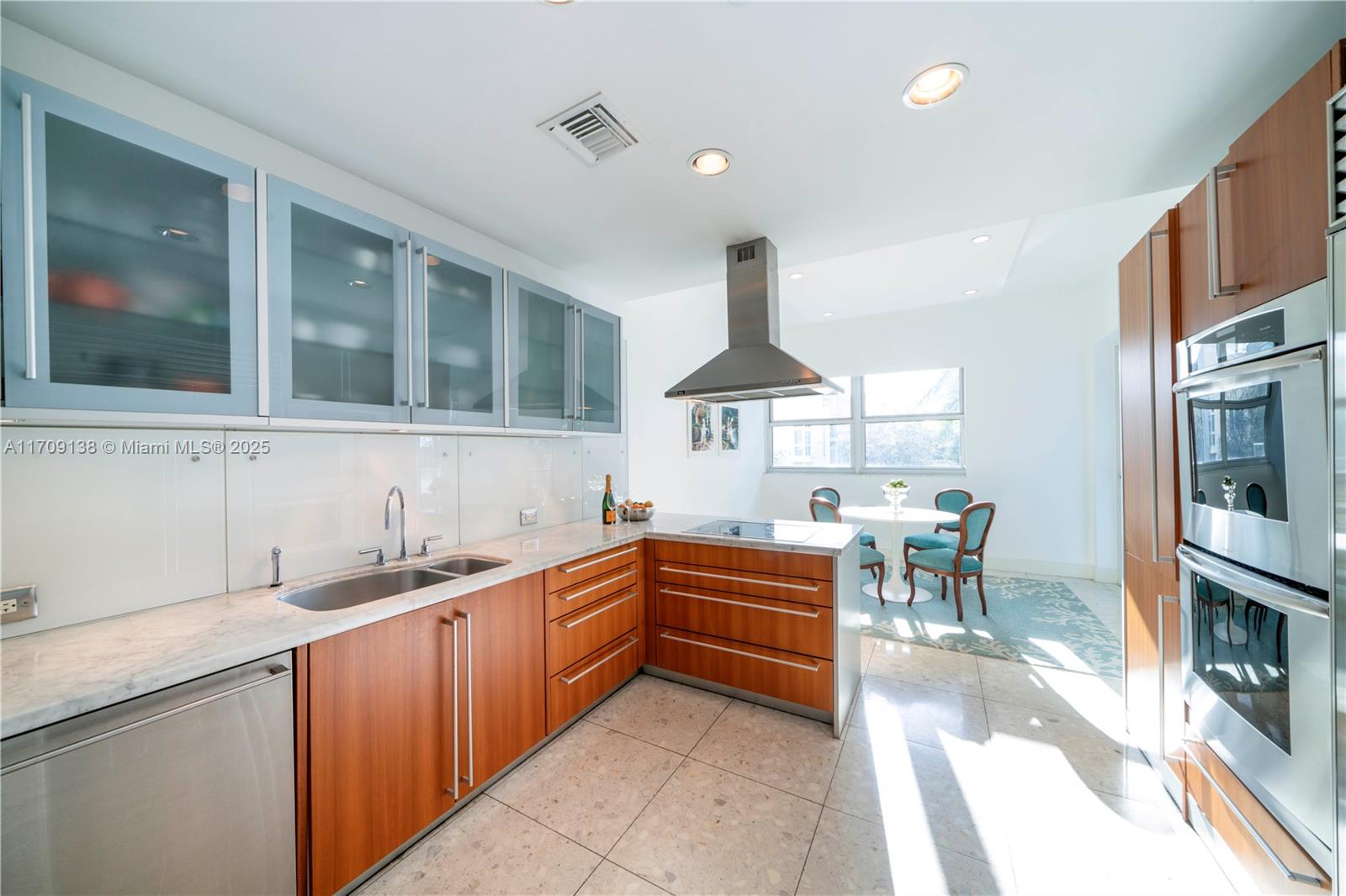 6103 Aqua Ave # 301
