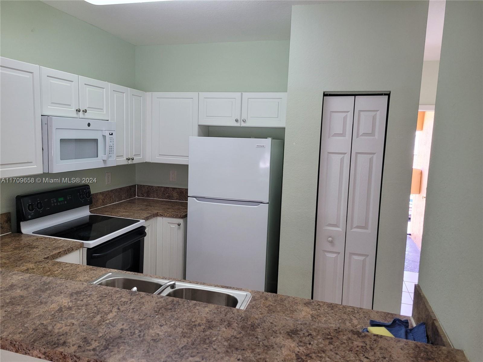 3365 NE 14 DR # 16 Unit: 201-16