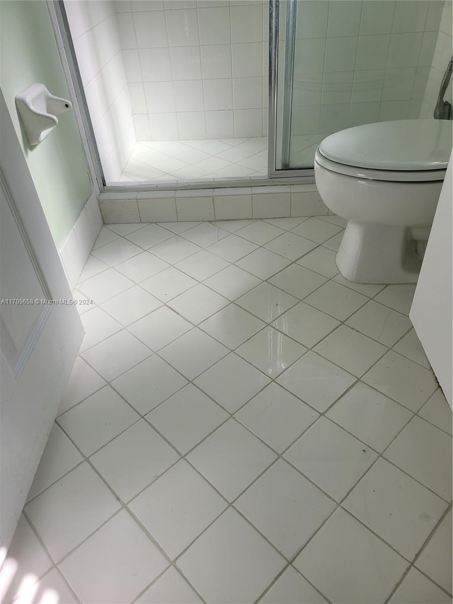 3365 NE 14 DR # 16 Unit: 201-16