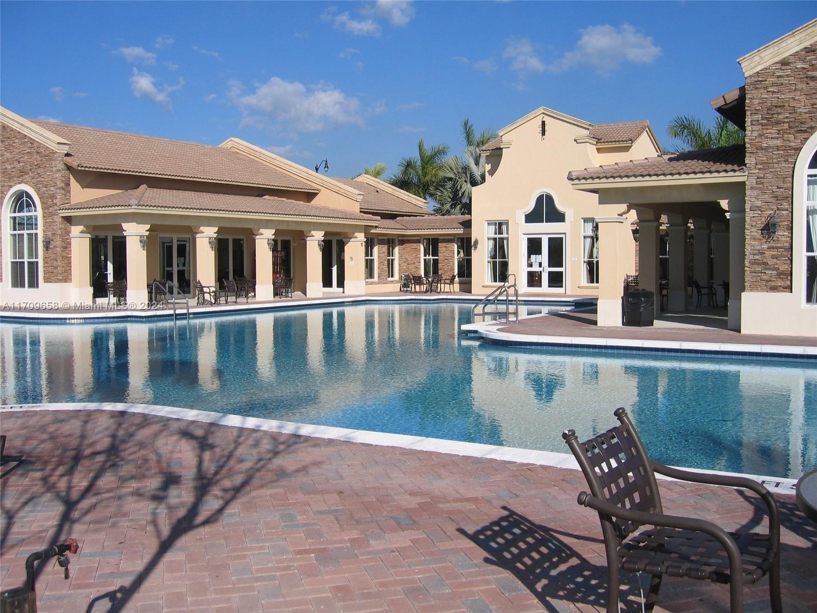 3365 NE 14 DR # 16 Unit: 201-16