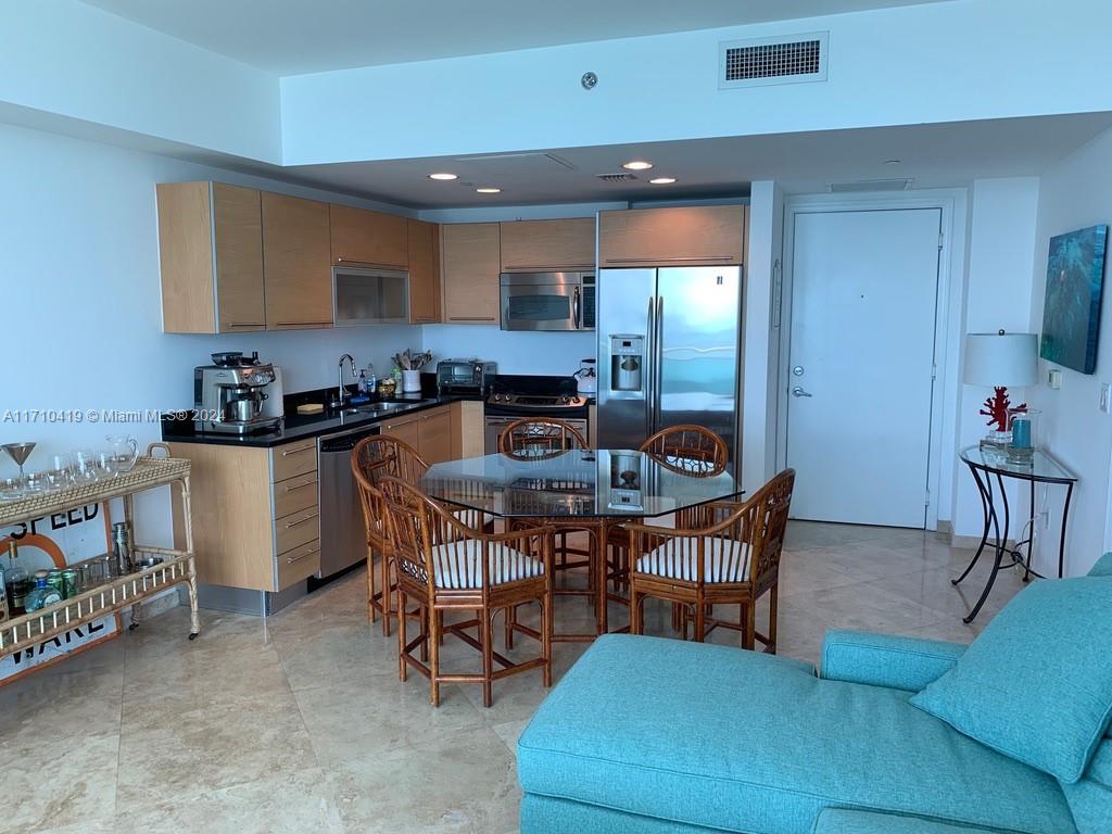 951 Brickell Ave # 3808