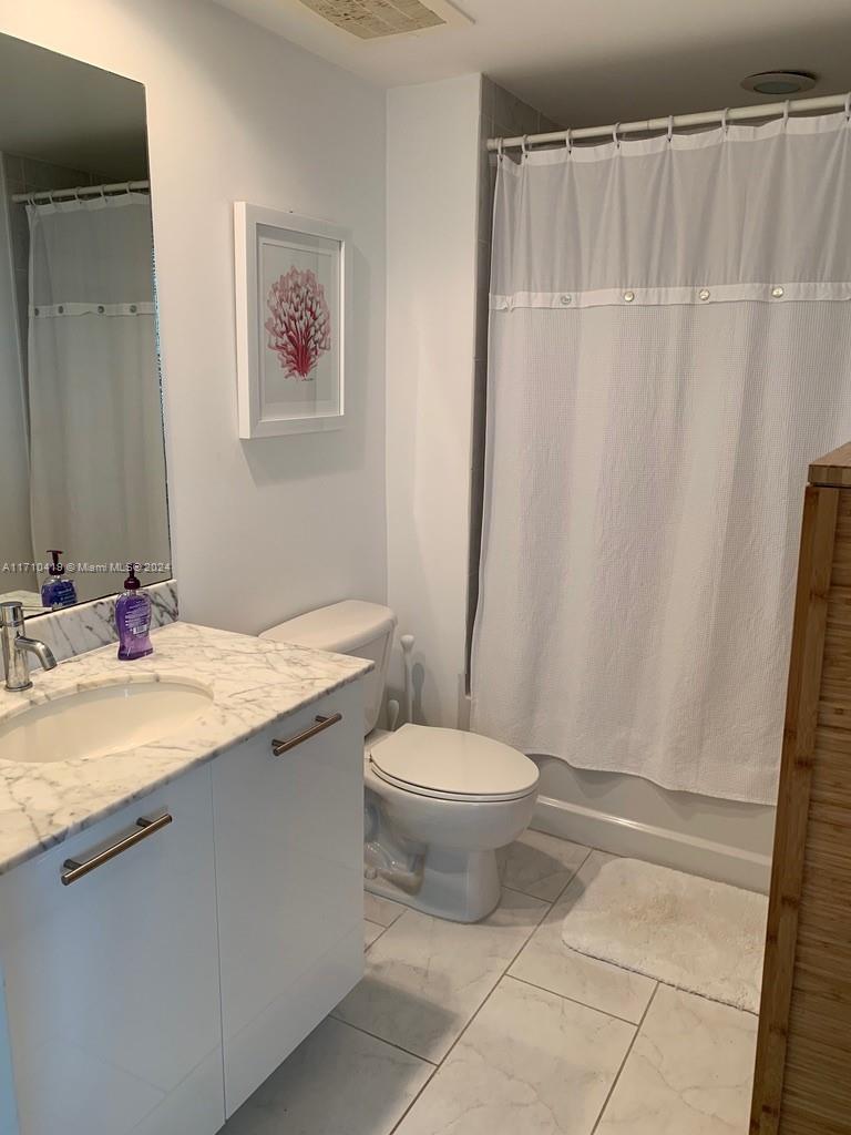 951 Brickell Ave # 3808