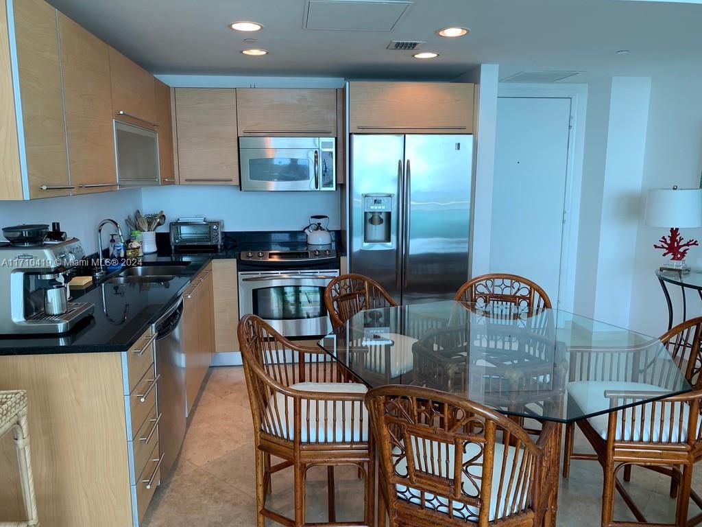 951 Brickell Ave # 3808