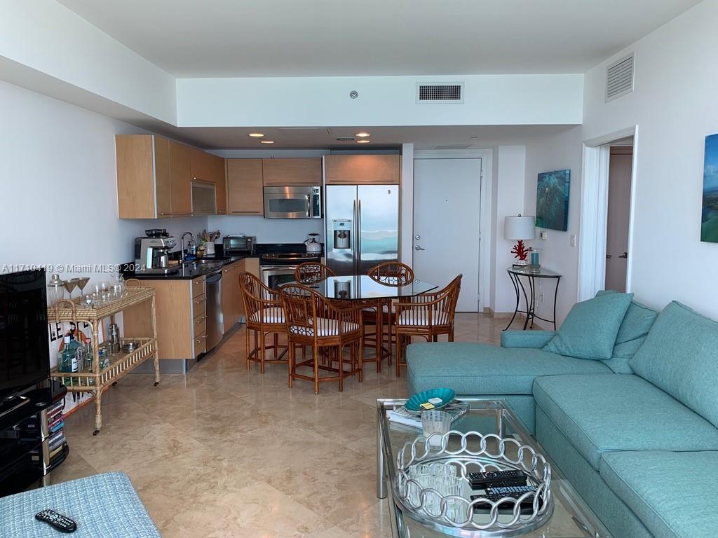 951 Brickell Ave # 3808