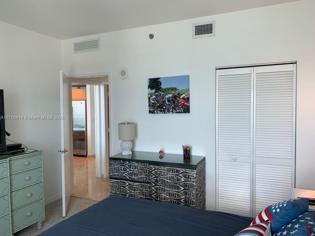 951 Brickell Ave # 3808