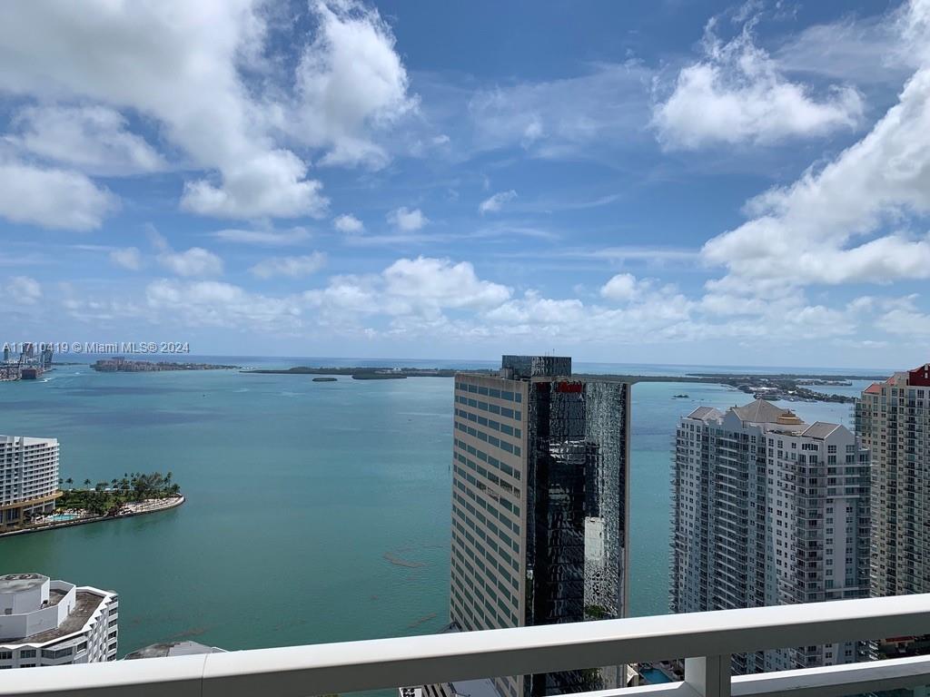 951 Brickell Ave # 3808