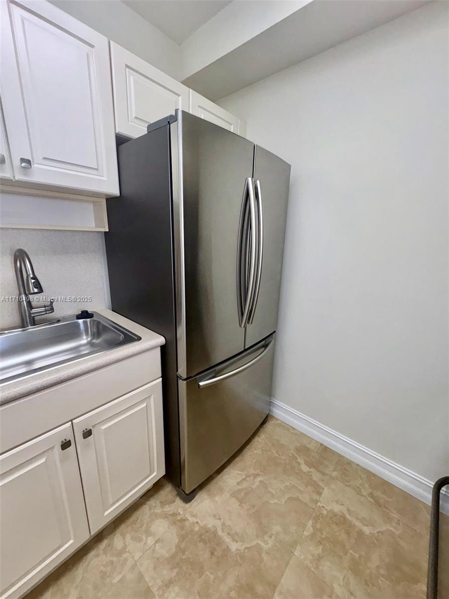 2501 Douglas Rd # 402
