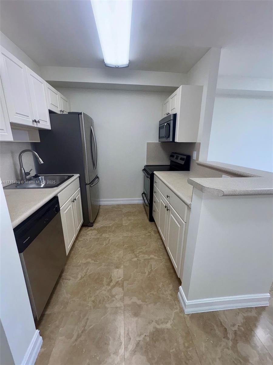 2501 Douglas Rd # 402