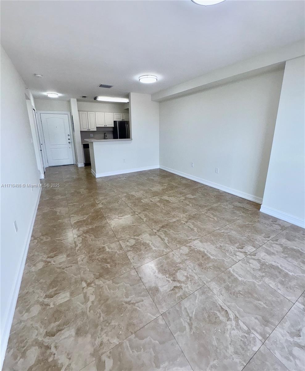 2501 Douglas Rd # 402