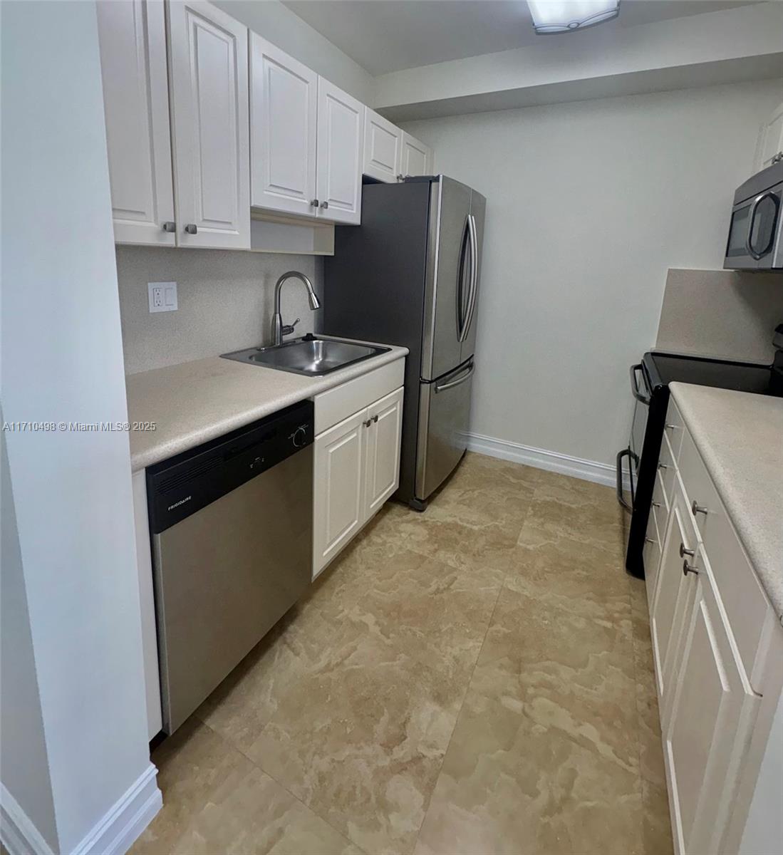 2501 Douglas Rd # 402