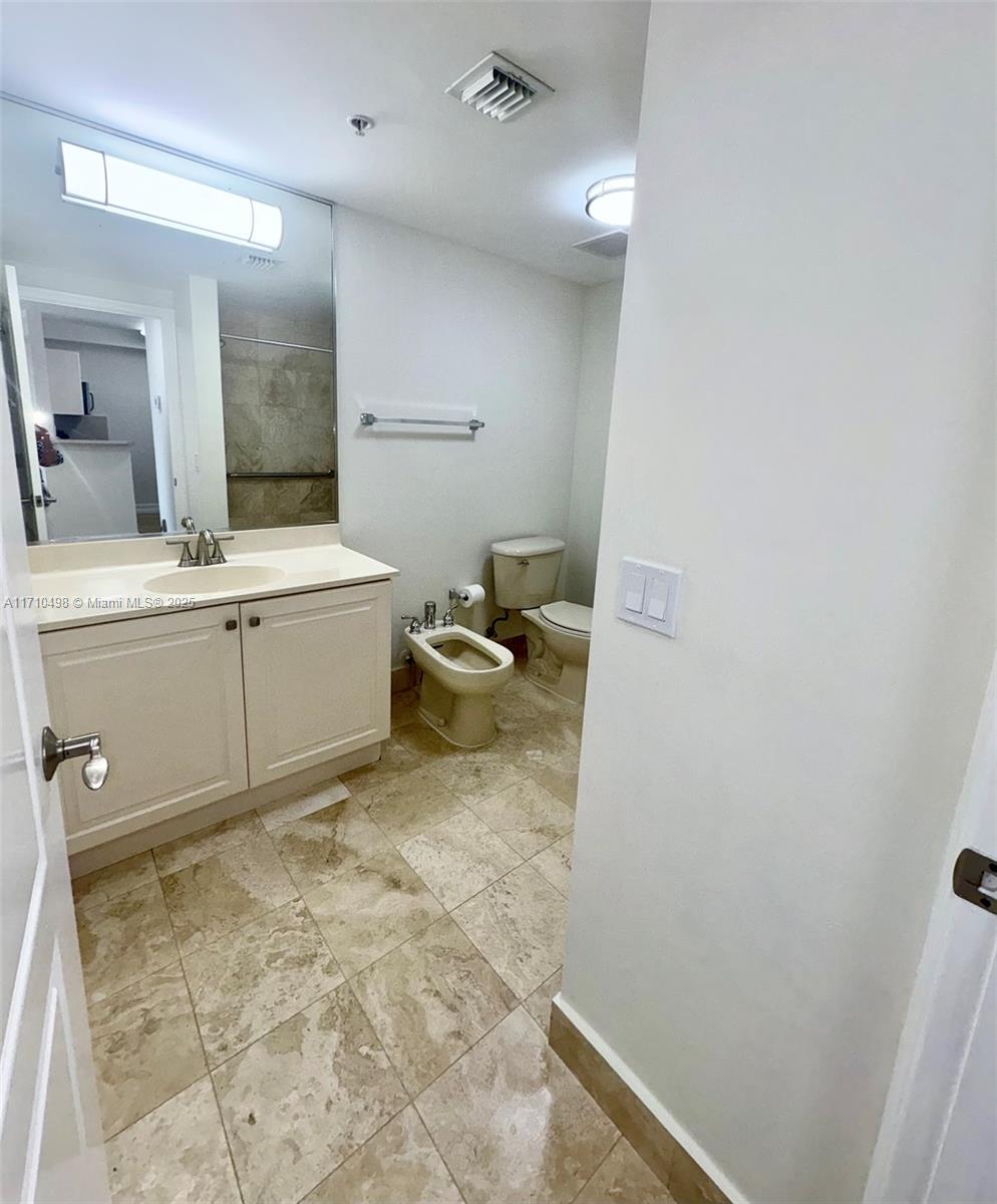 2501 Douglas Rd # 402