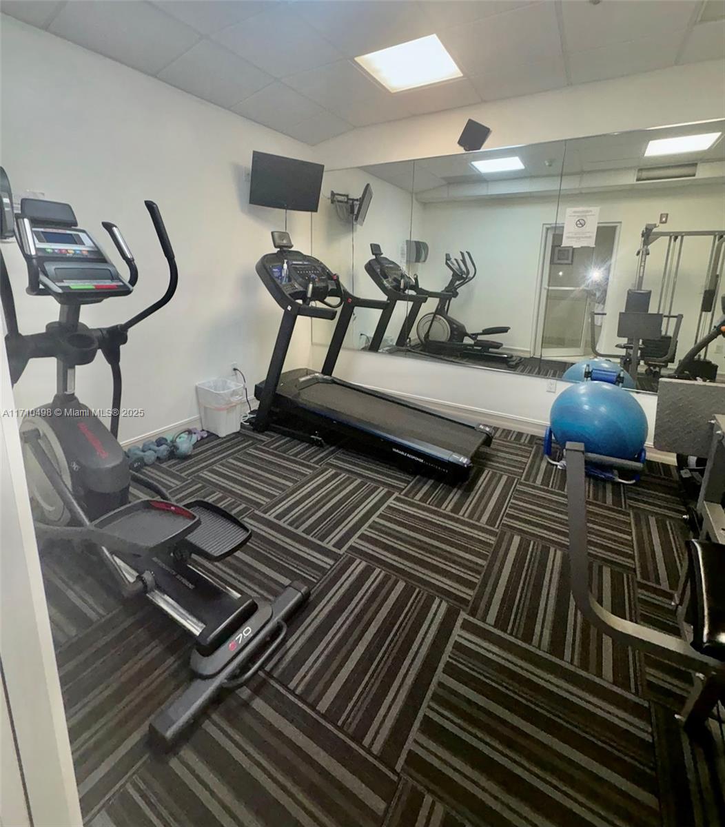 2501 Douglas Rd # 402