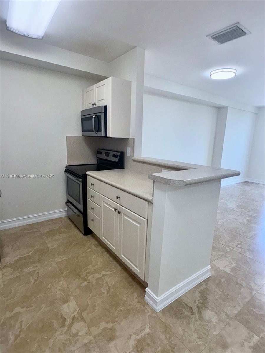 2501 Douglas Rd # 402