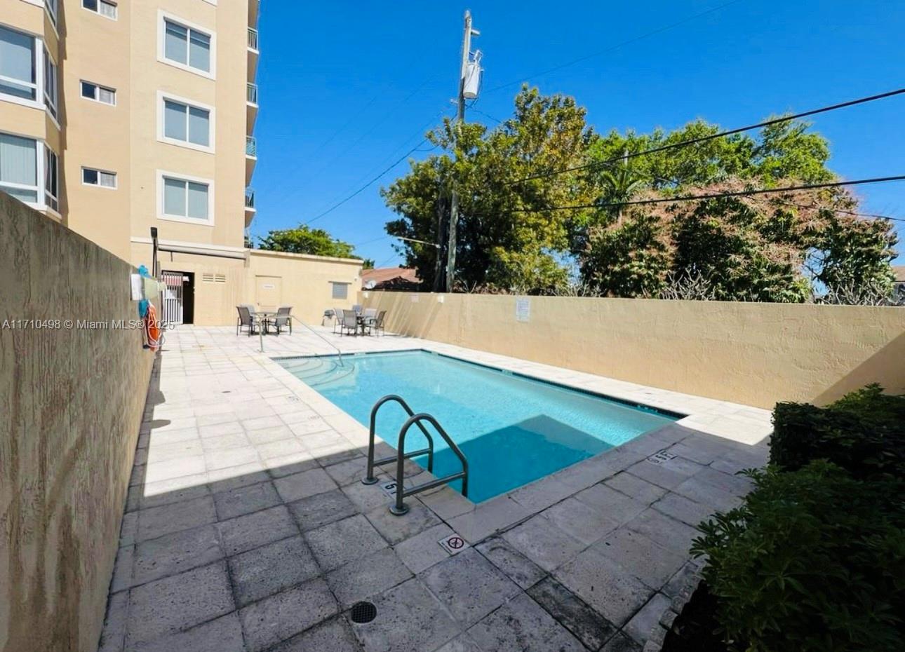 2501 Douglas Rd # 402
