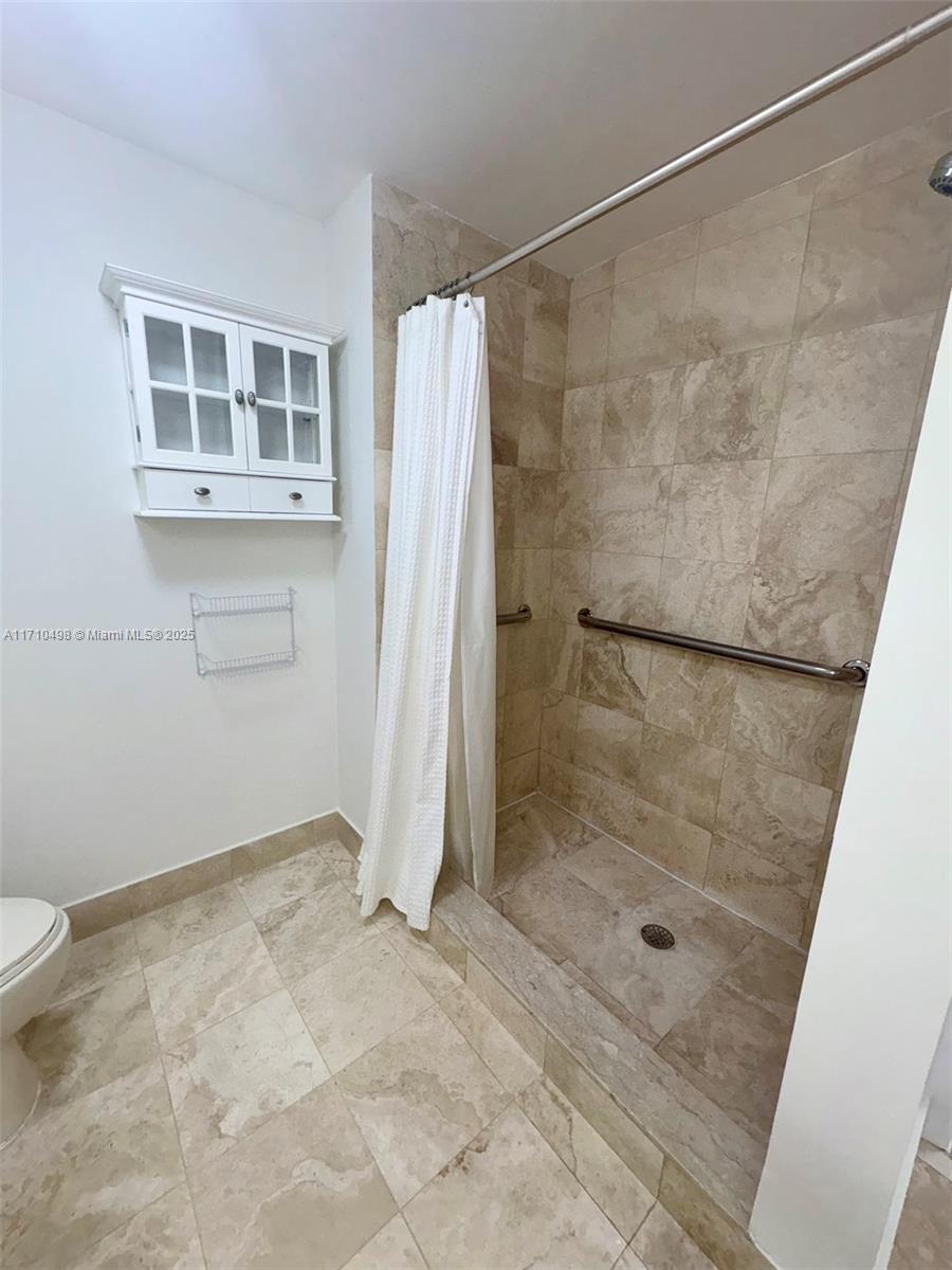 2501 Douglas Rd # 402