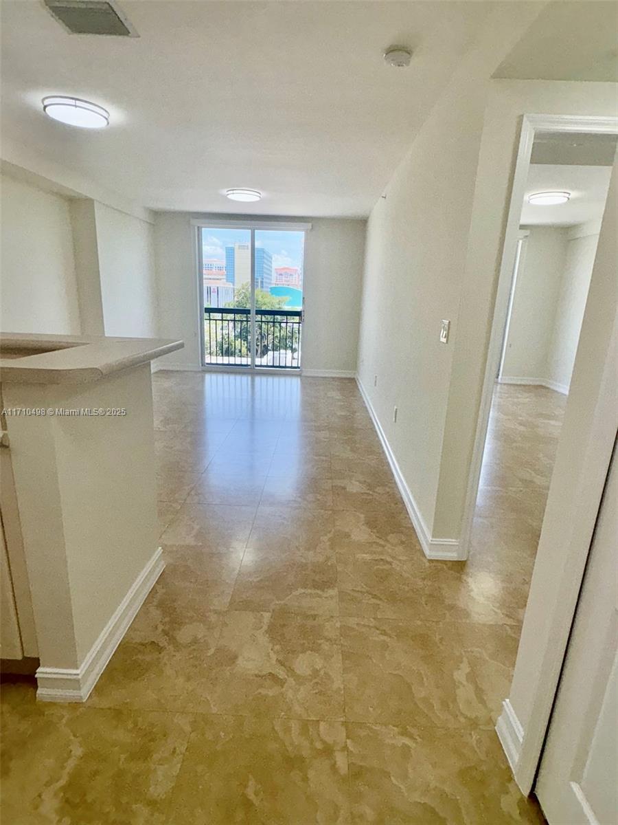 2501 Douglas Rd # 402