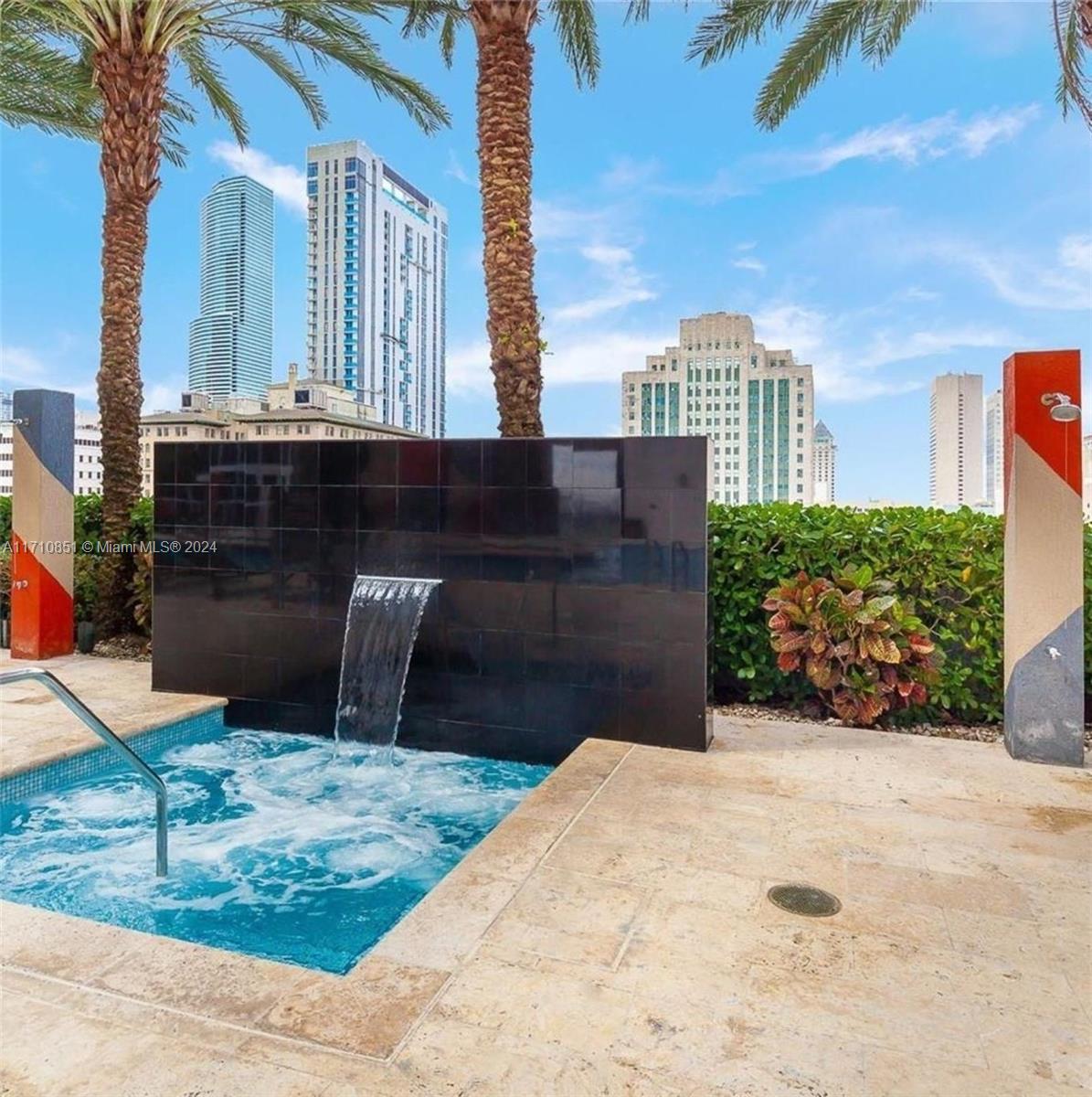 50 Biscayne Blvd # 811