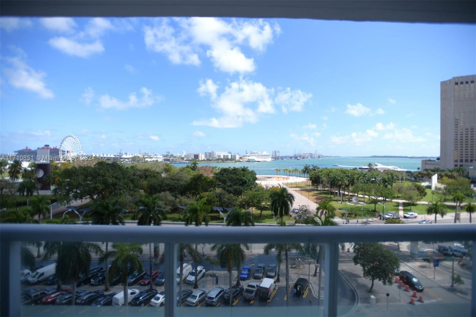 50 Biscayne Blvd # 811