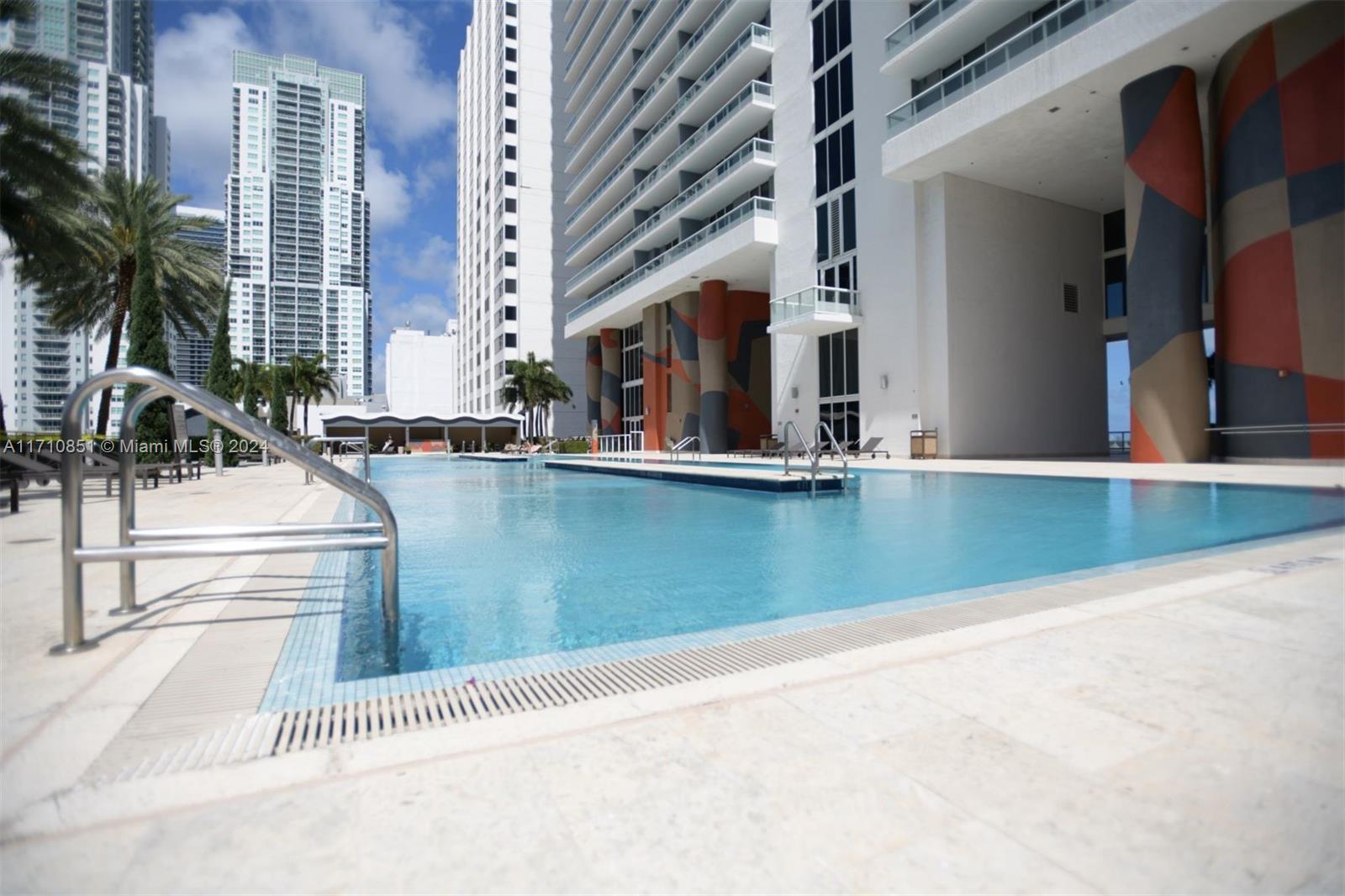50 Biscayne Blvd # 811