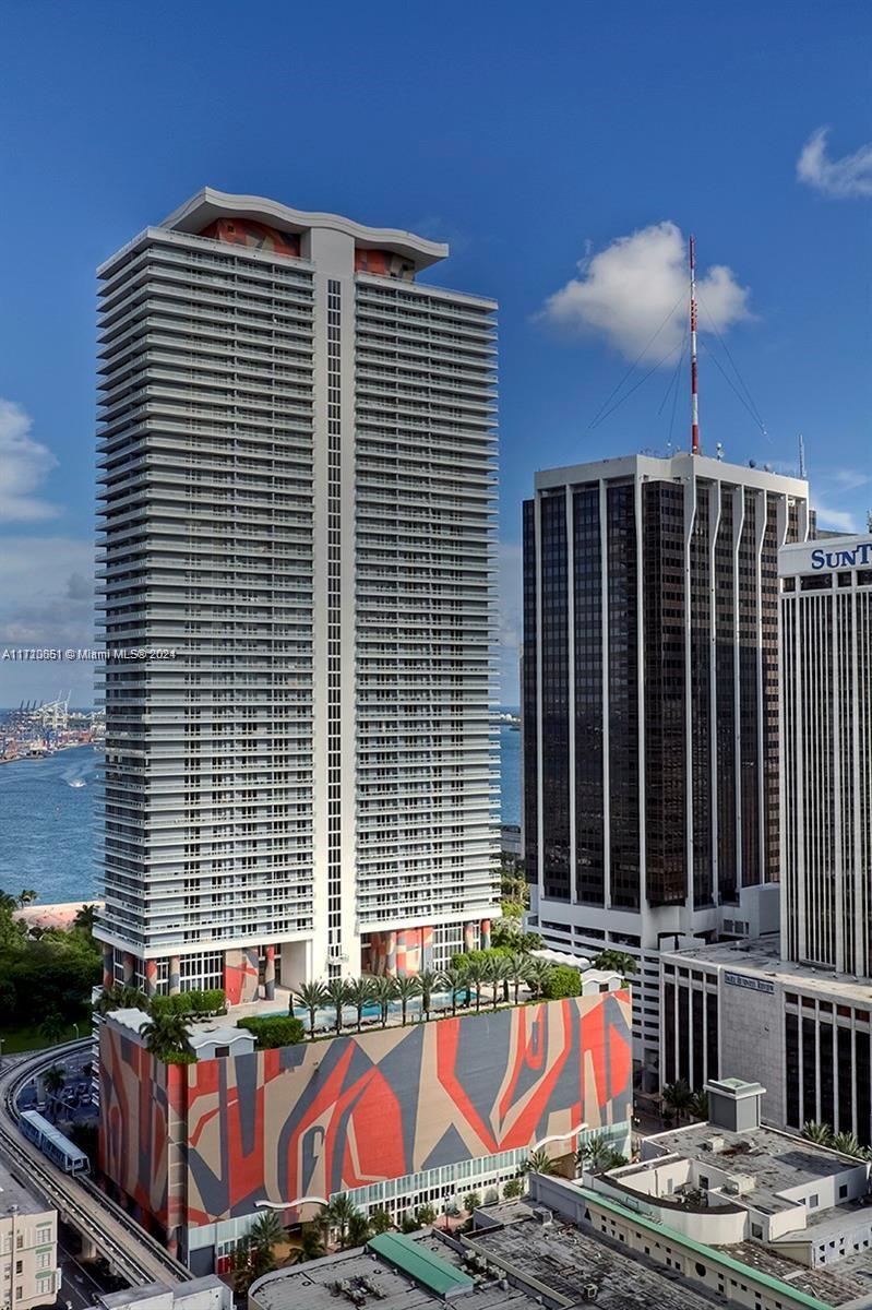 50 Biscayne Blvd # 811