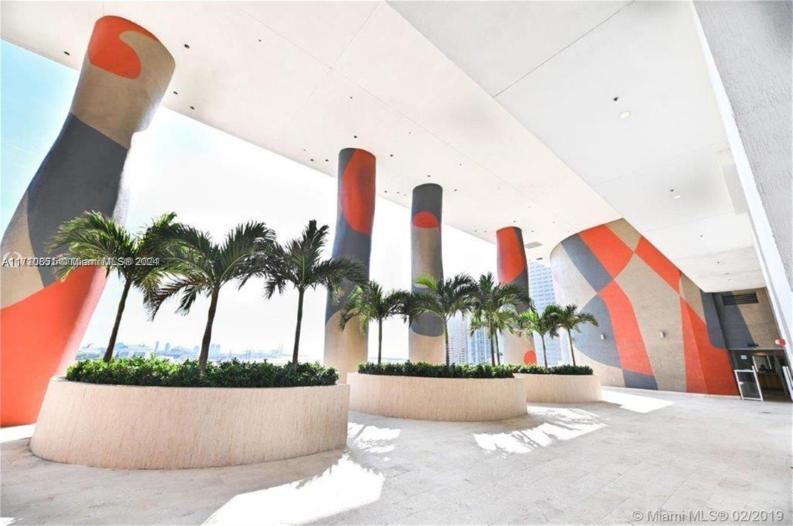 50 Biscayne Blvd # 811