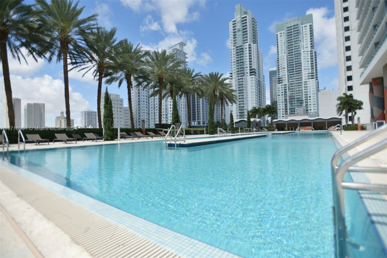 50 Biscayne Blvd # 811