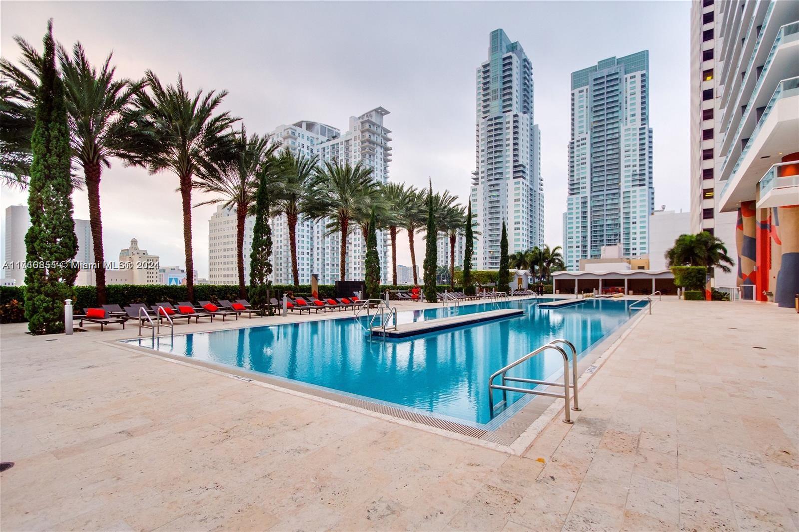 50 Biscayne Blvd # 811