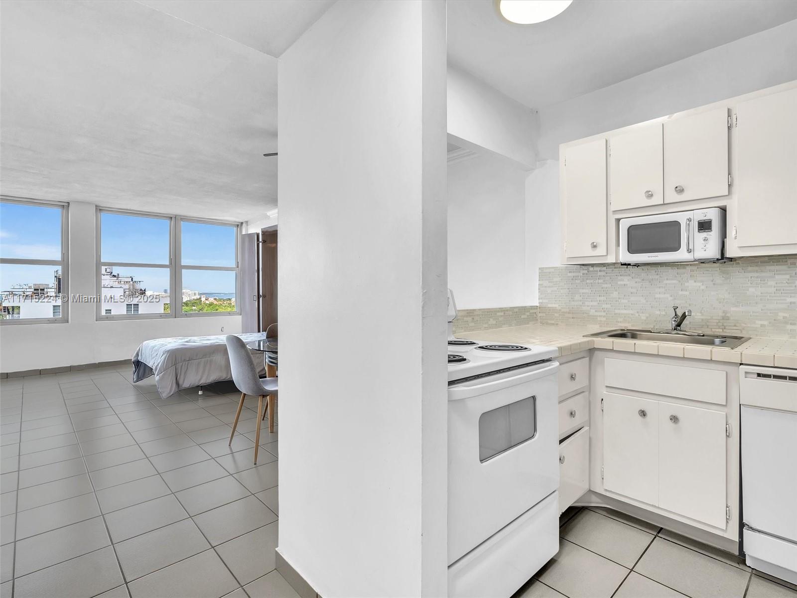 2899 Collins Ave # 1604