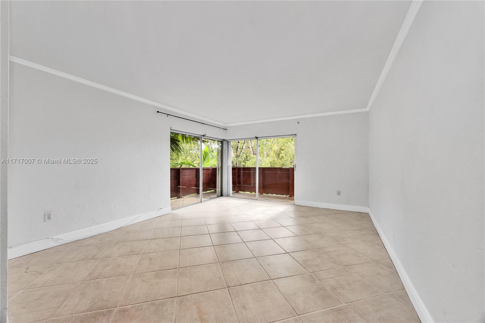 1205 Mariposa Ave # 418