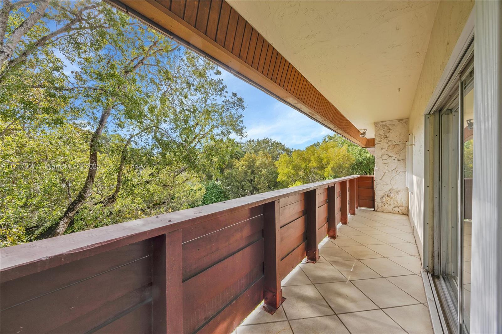 1205 Mariposa Ave # 418