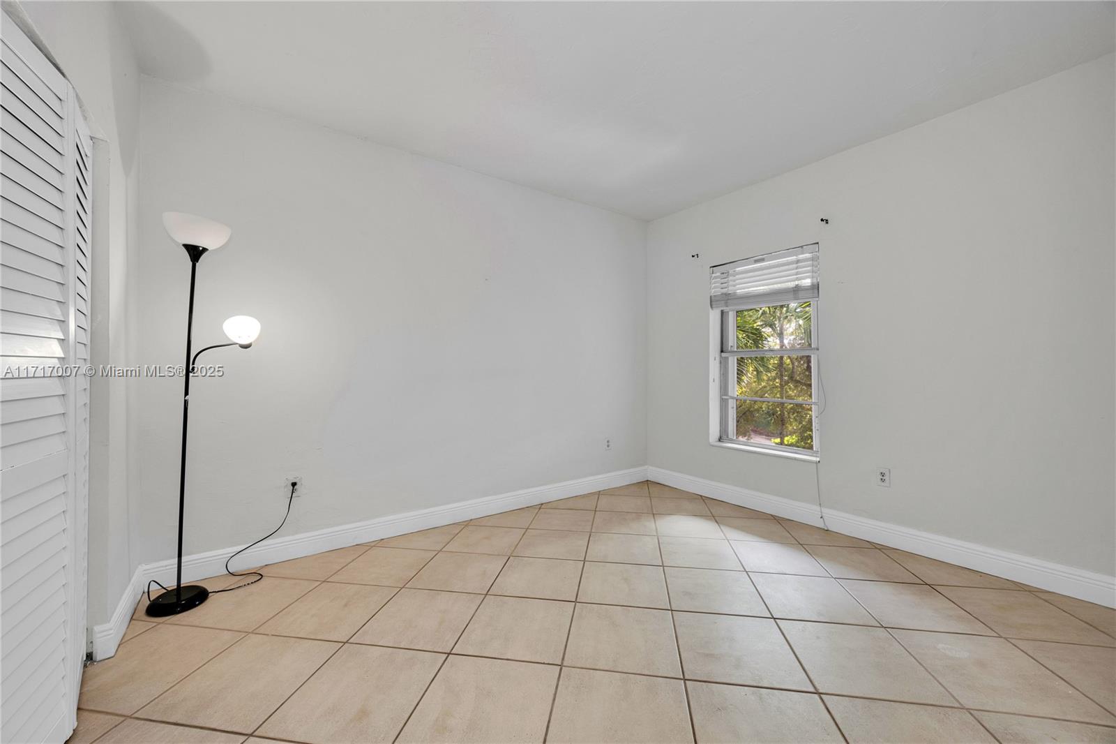 1205 Mariposa Ave # 418