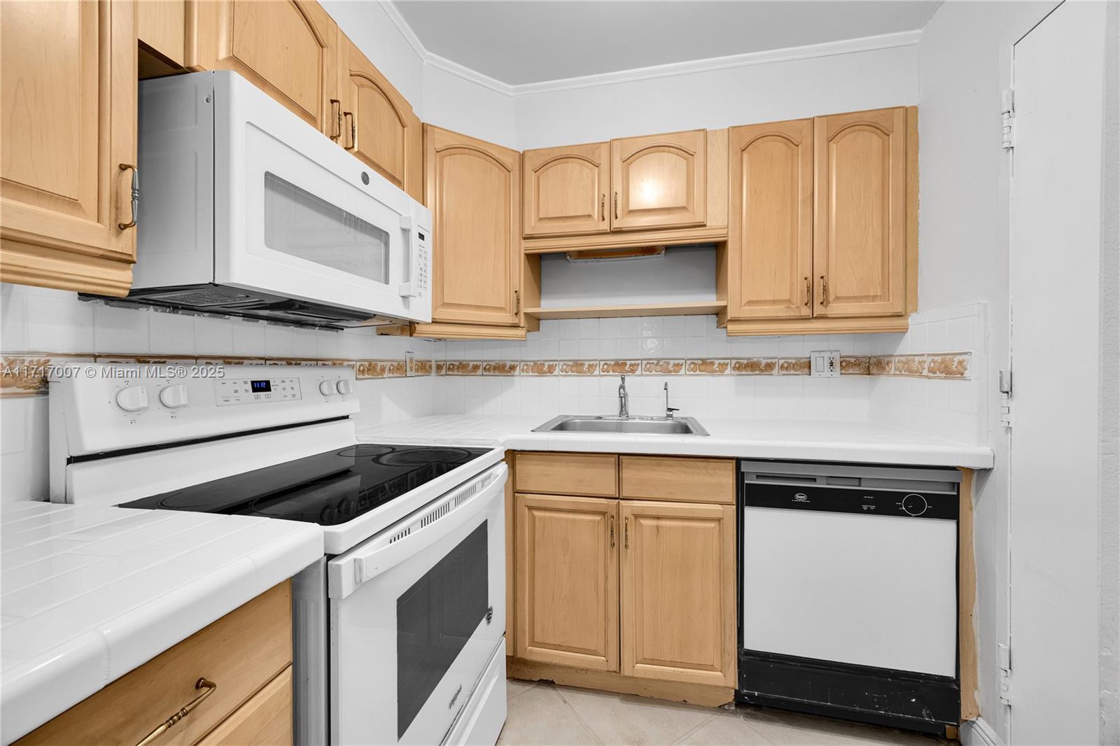 1205 Mariposa Ave # 418