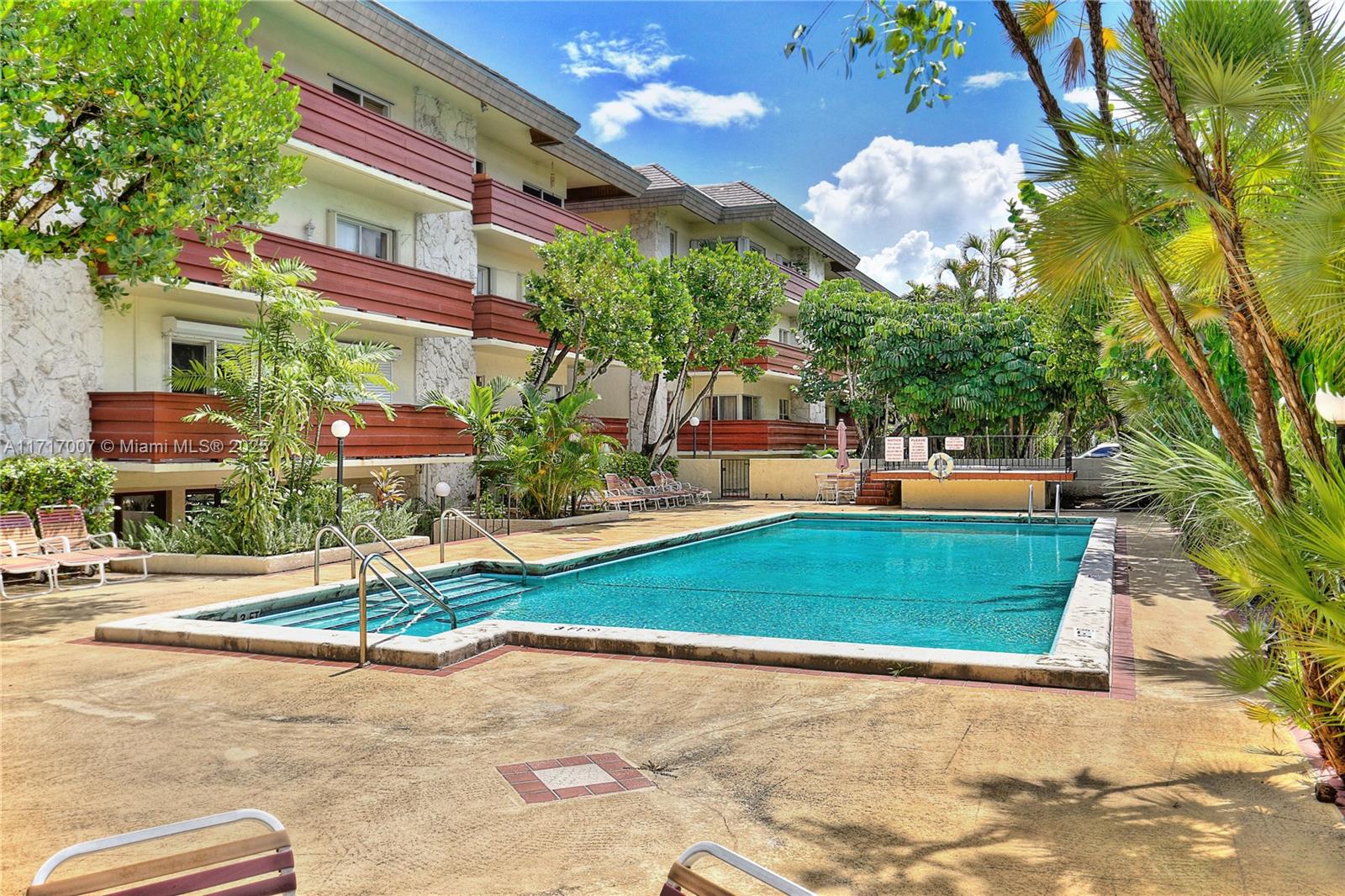 1205 Mariposa Ave # 418