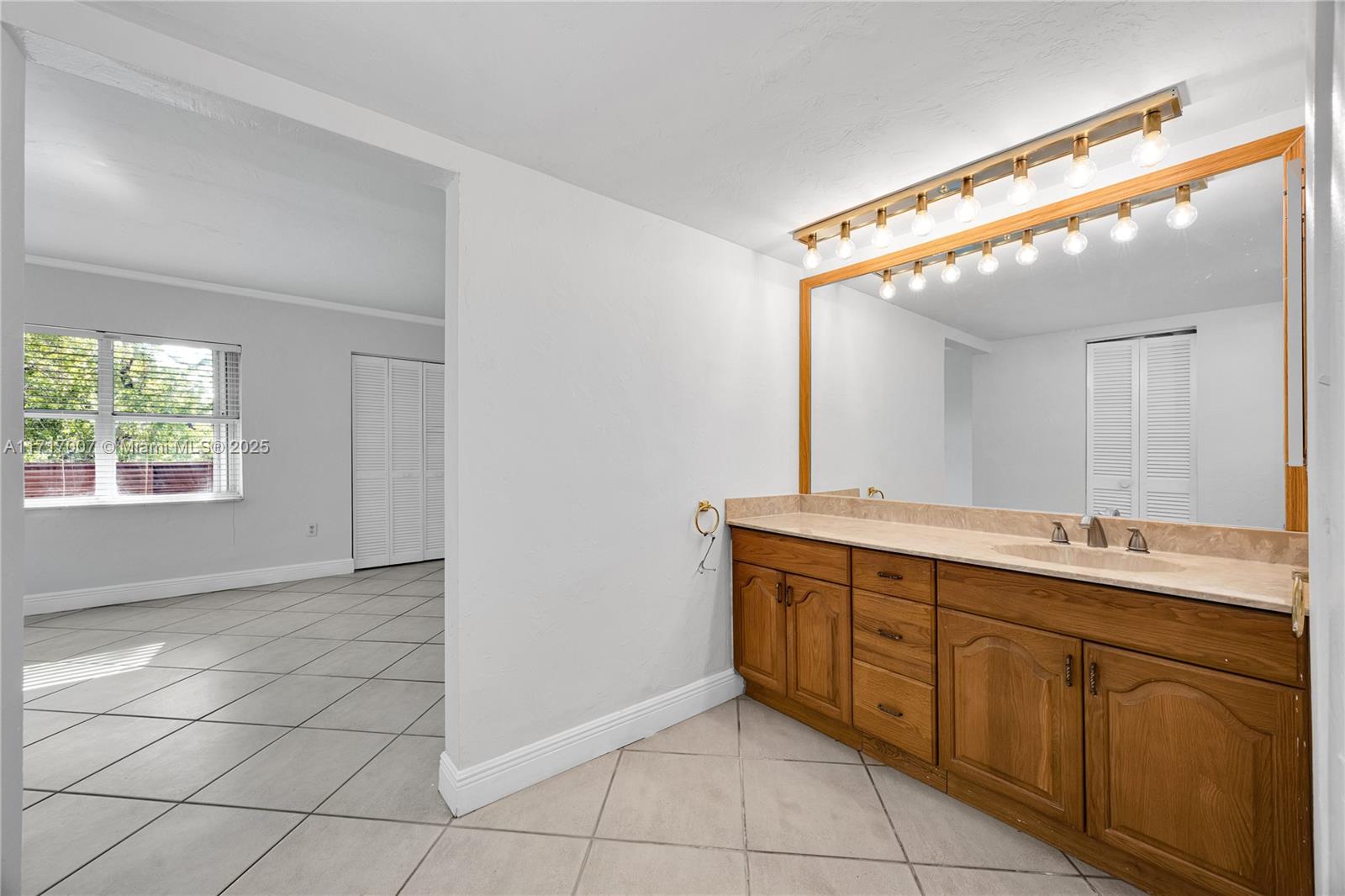 1205 Mariposa Ave # 418