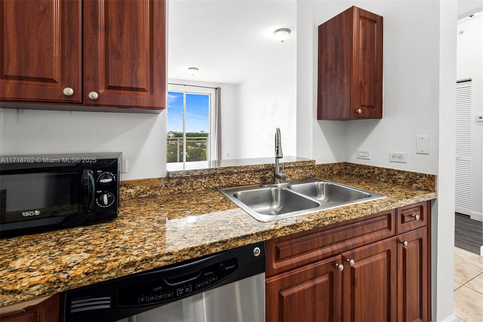 2600 SW 27th Ave Unit: PH04