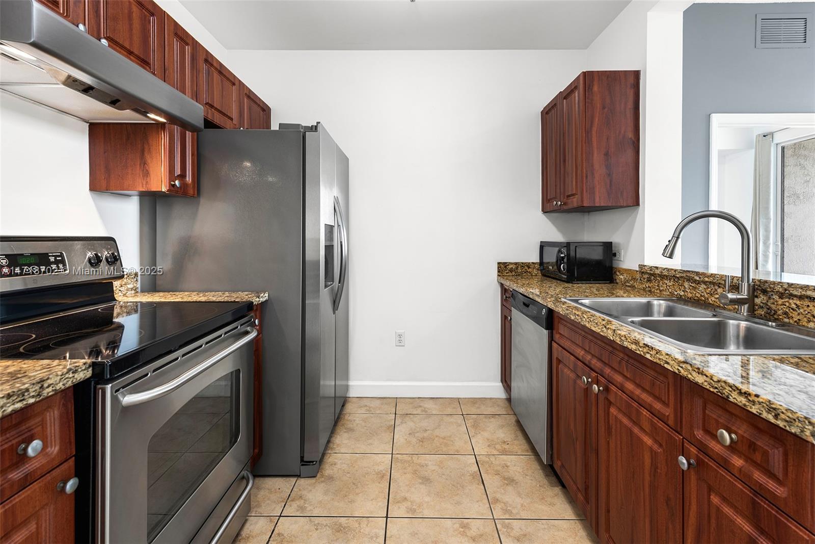 2600 SW 27th Ave Unit: PH04