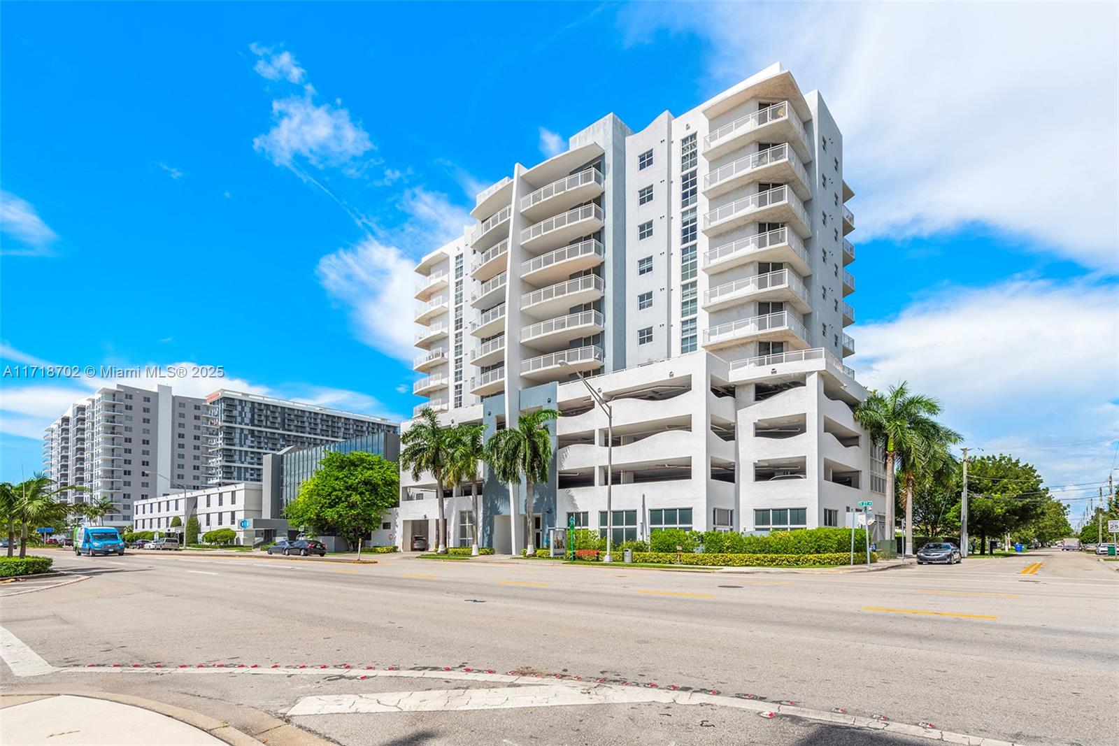 2600 SW 27th Ave Unit: PH04