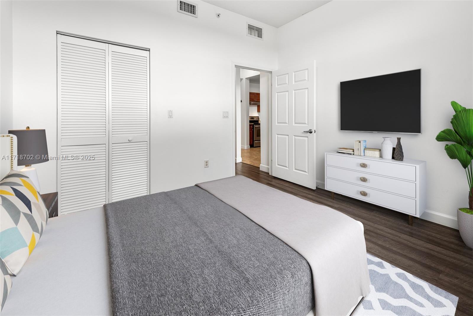 2600 SW 27th Ave Unit: PH04