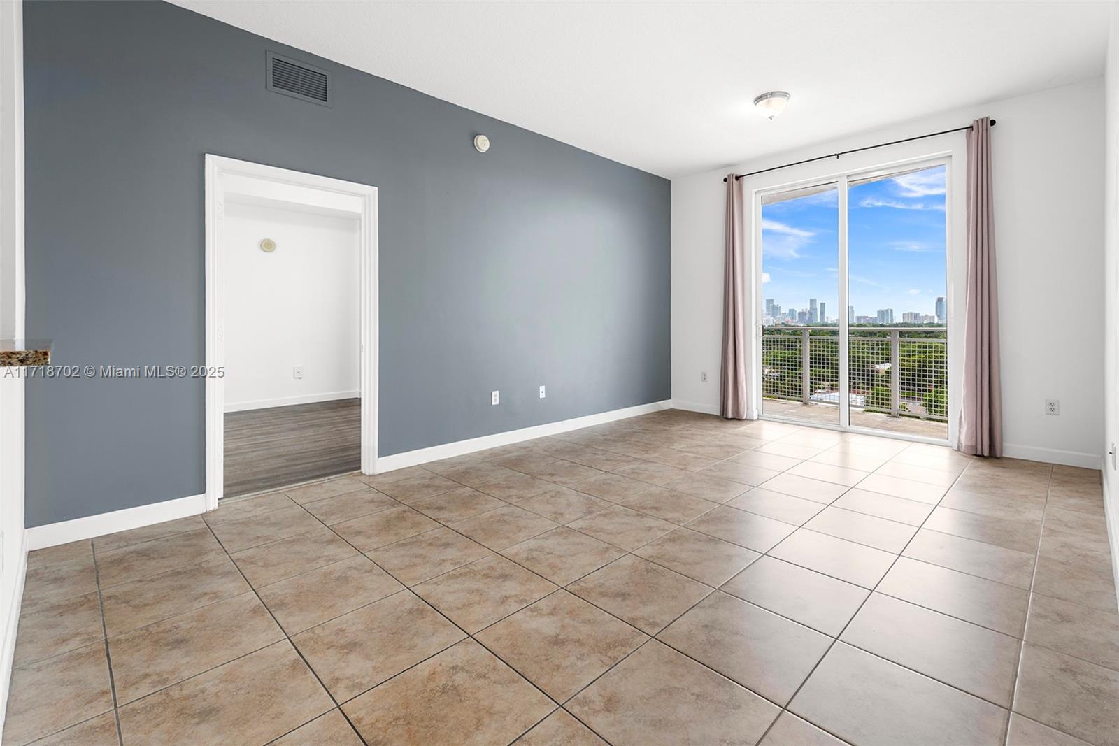 2600 SW 27th Ave Unit: PH04