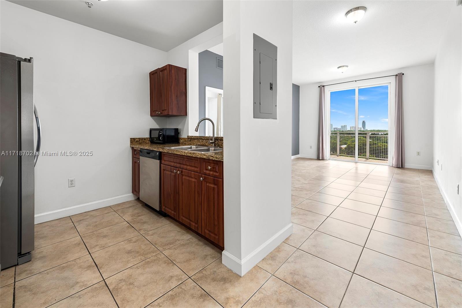 2600 SW 27th Ave Unit: PH04