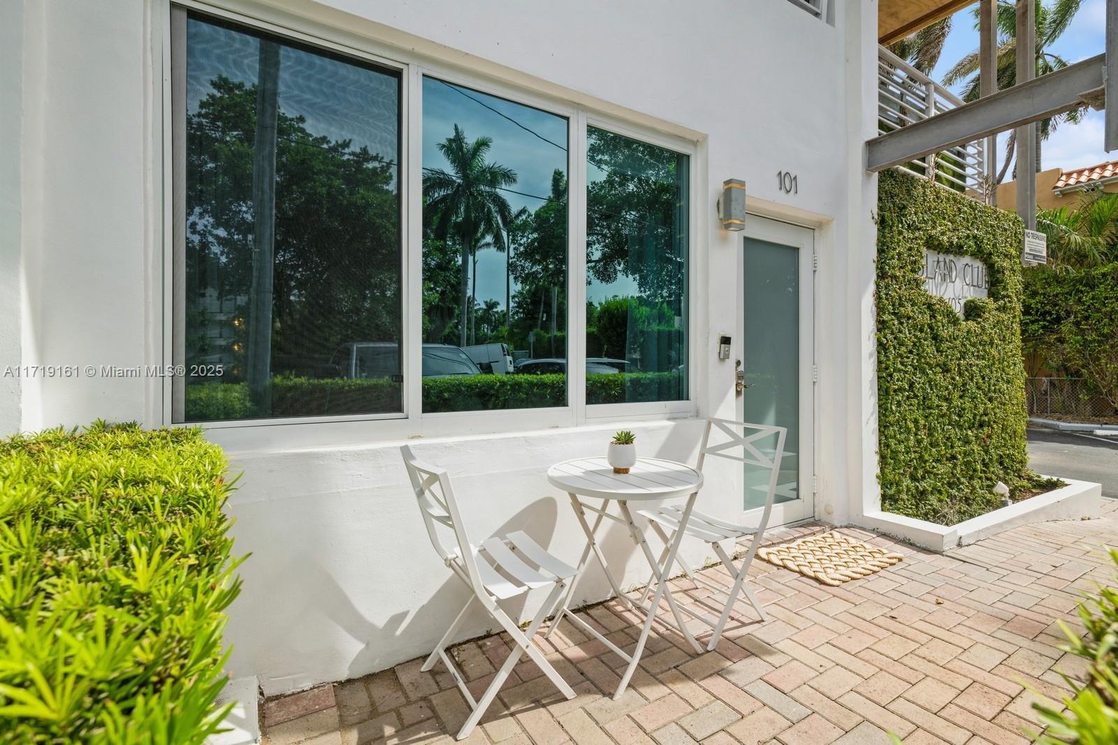 405 N Hibiscus Dr # 101