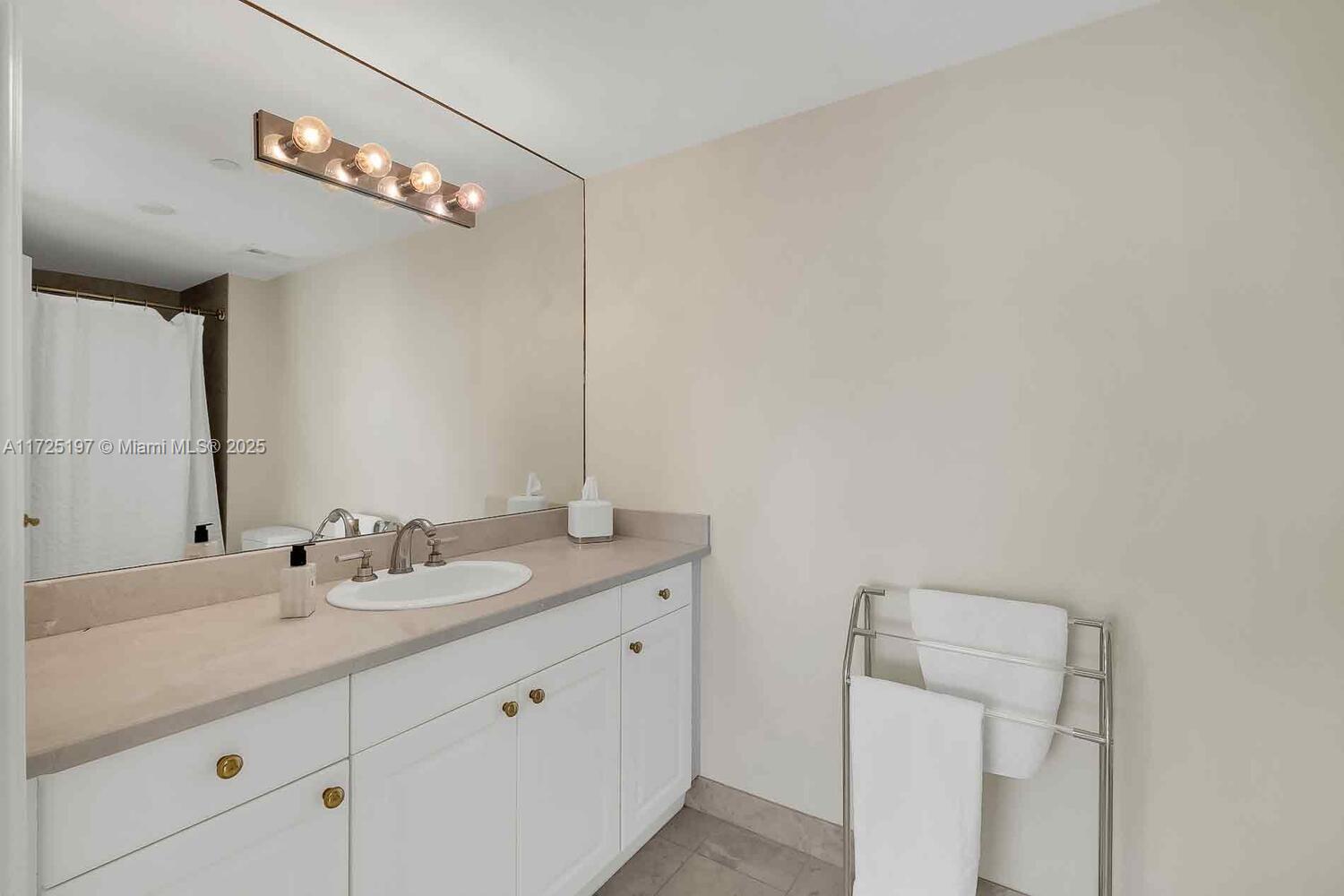 20201 E Country Club Dr Unit: PH2705