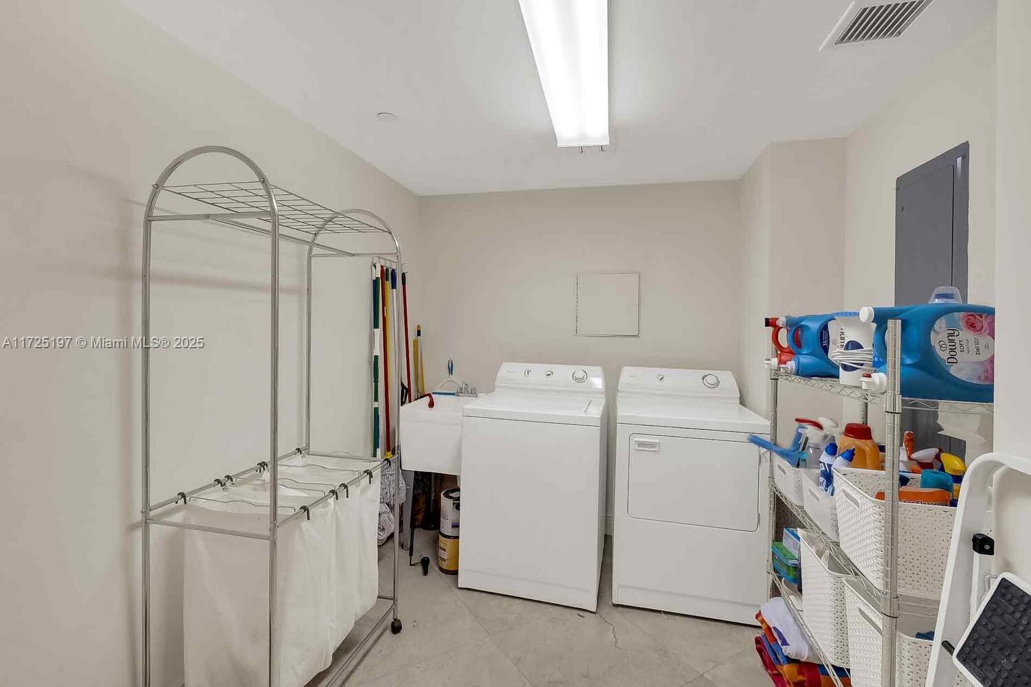 20201 E Country Club Dr Unit: PH2705