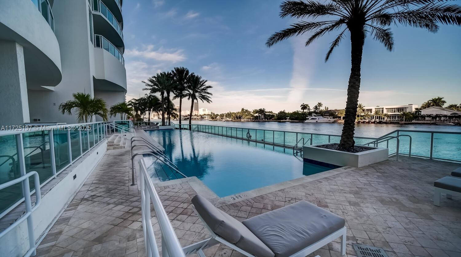20201 E Country Club Dr Unit: PH2705