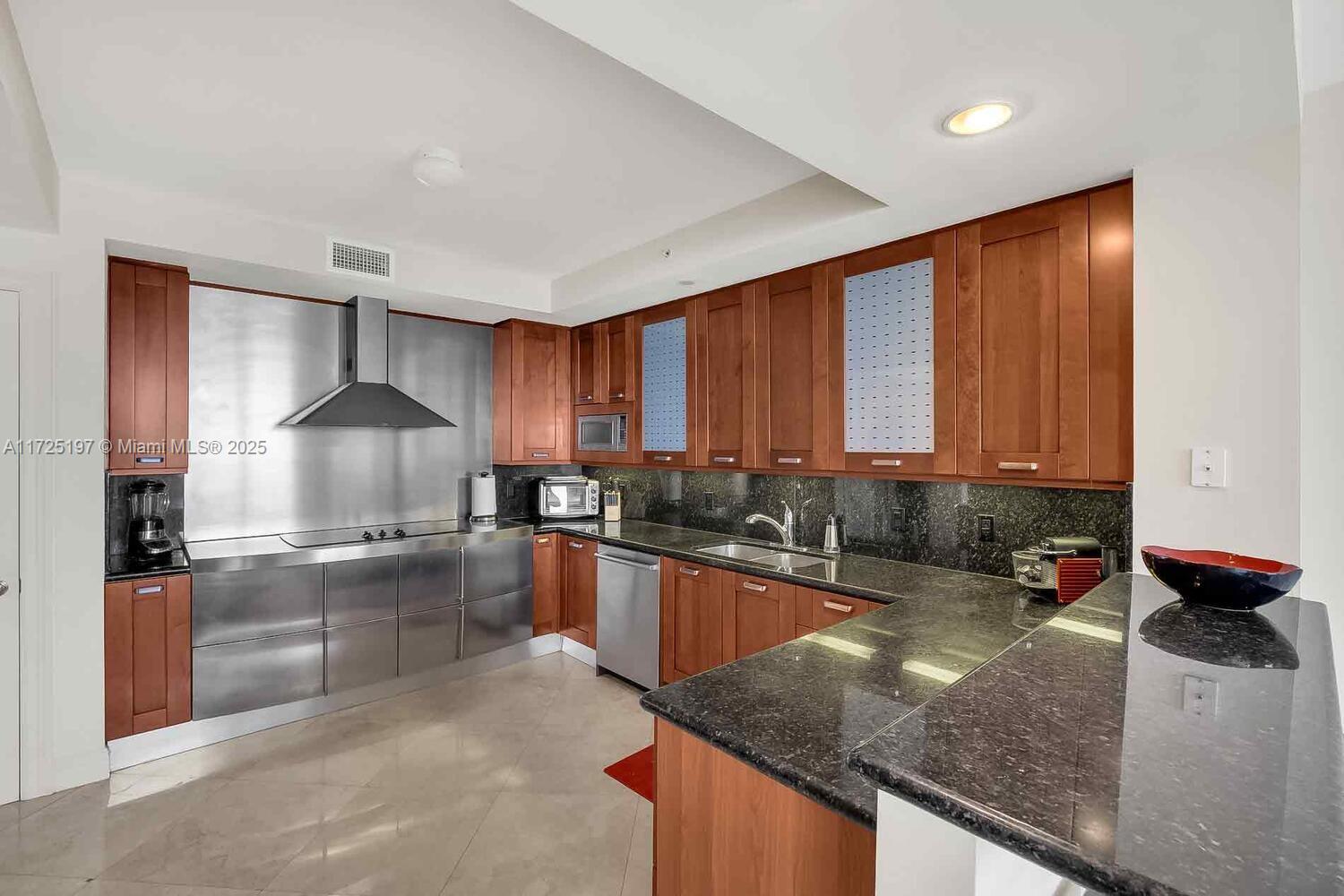 20201 E Country Club Dr Unit: PH2705