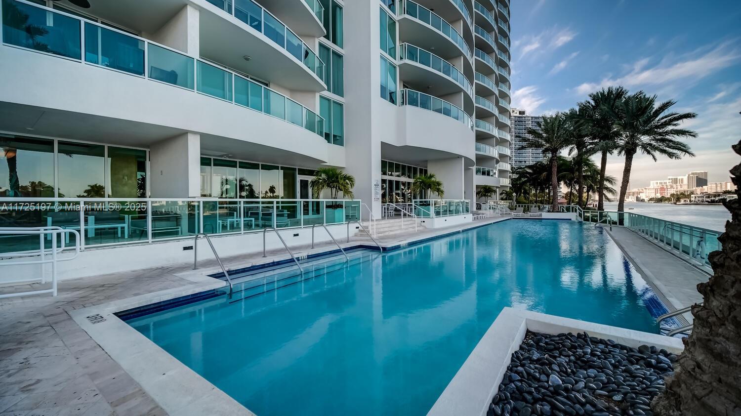 20201 E Country Club Dr Unit: PH2705