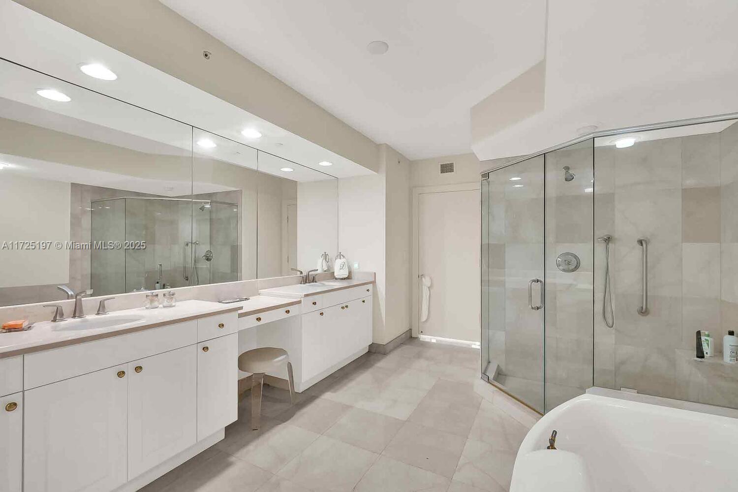 20201 E Country Club Dr Unit: PH2705