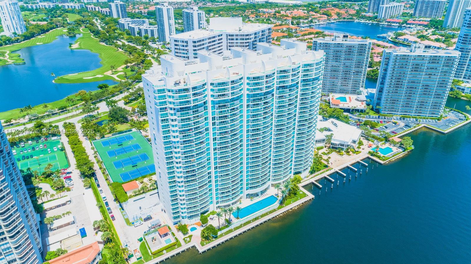 20201 E Country Club Dr Unit: PH2705