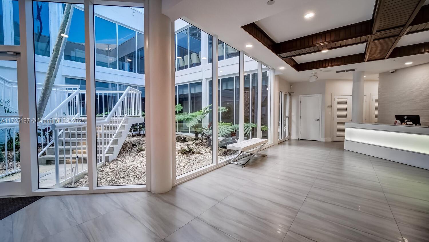 20201 E Country Club Dr Unit: PH2705